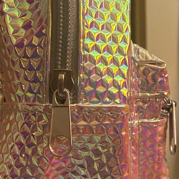 Iridescent mini backpack✨ - Picture 4 of 5